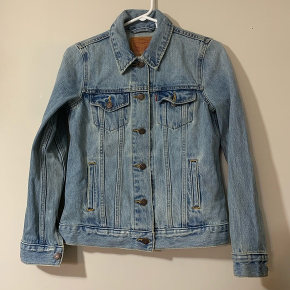 Levi's Jean Jacket - Picture 1 of 9